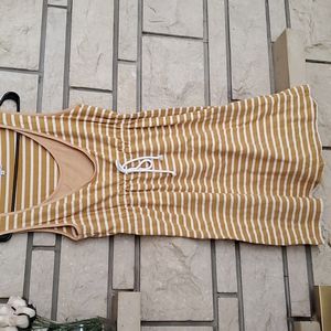 Sleeveless nursing dress